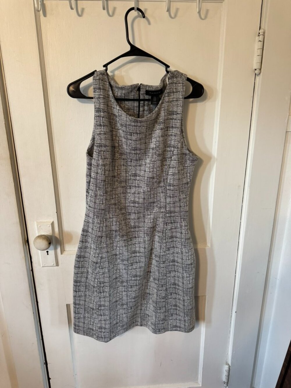 Tahari Black and White Midi Length Sleeveless Dress with Pockets.  Size 12.